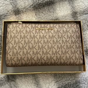 Michael Kors jet set camel wristlet